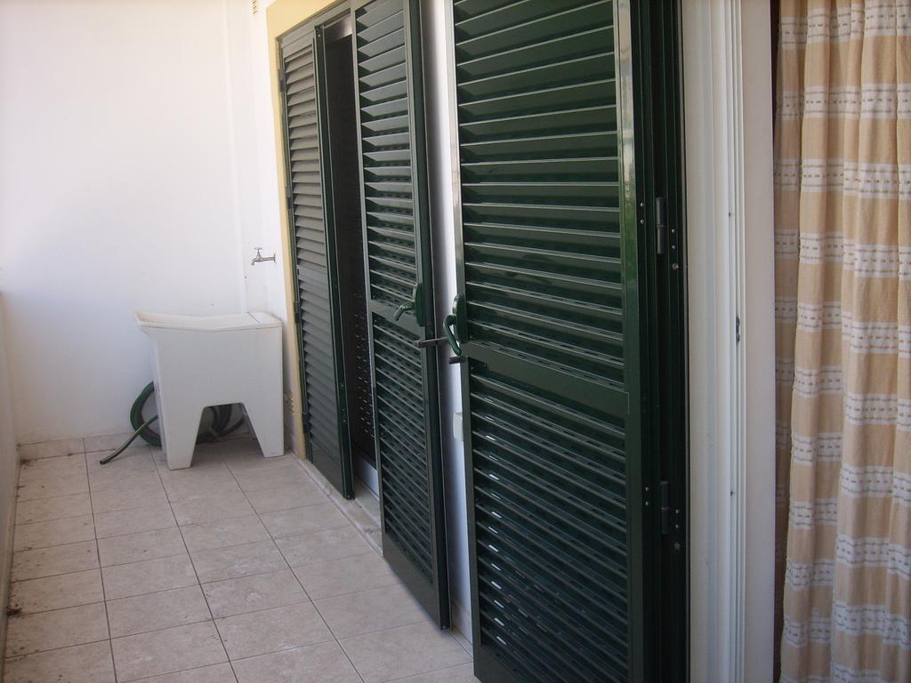 Apartamentos Monica Quarteira Δωμάτιο φωτογραφία